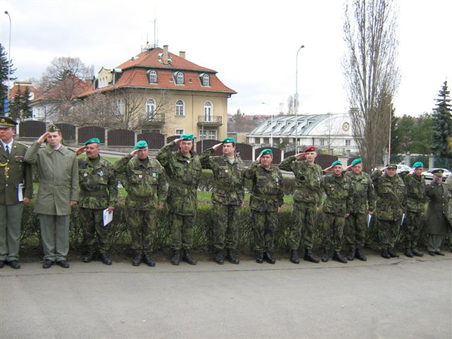 Vyznamenání příslušníků tankové roty Aktivních záloh (7).jpg